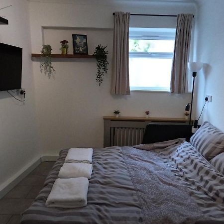 Studio Apartment In Kew Luaran gambar