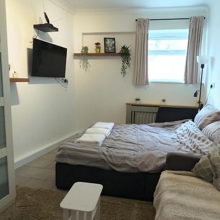 Studio Apartment In Kew Luaran gambar
