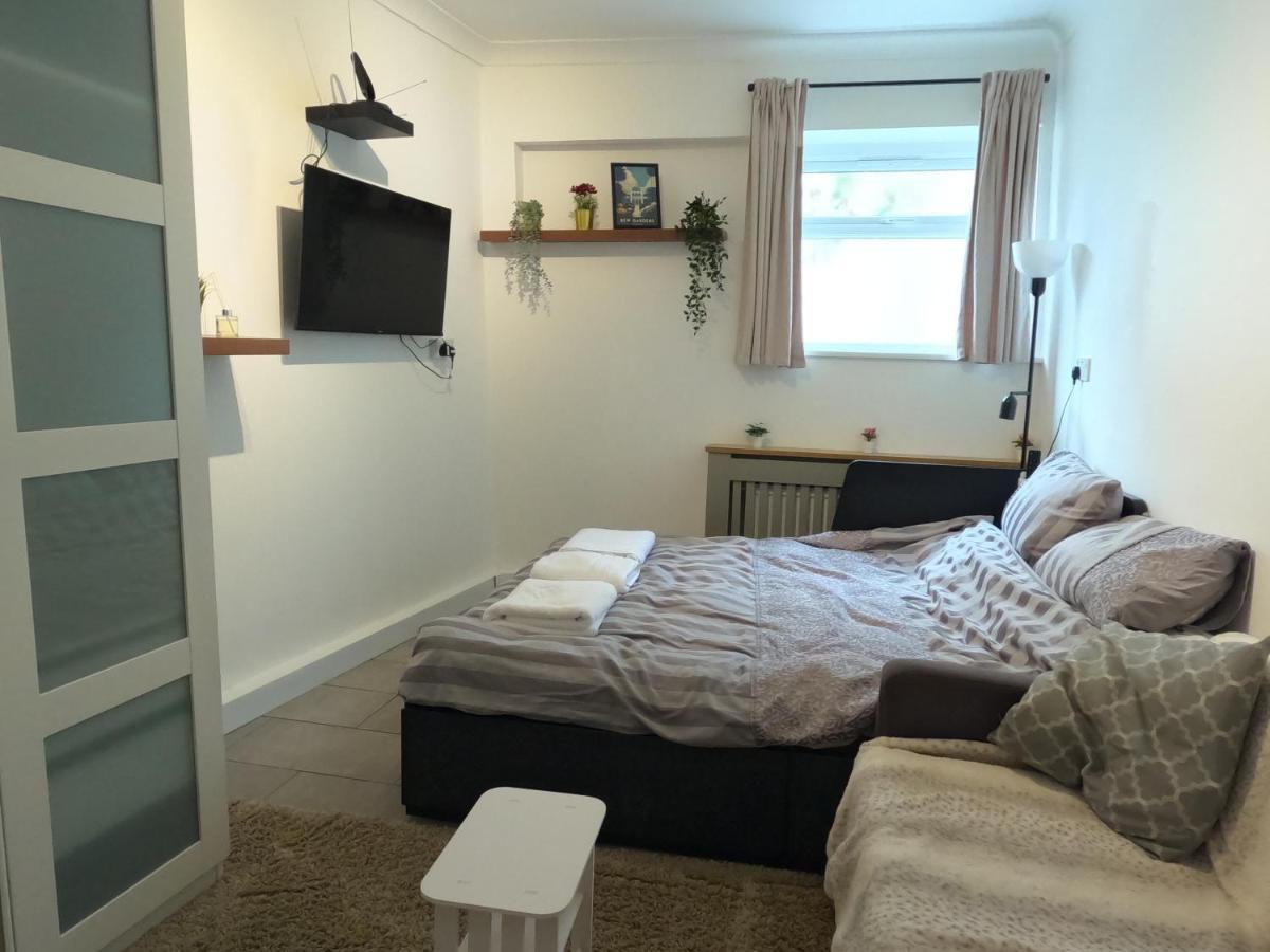 Studio Apartment In Kew Luaran gambar