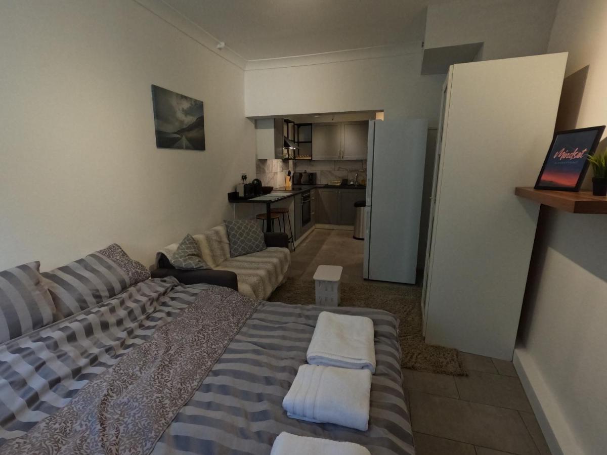 Studio Apartment In Kew Luaran gambar